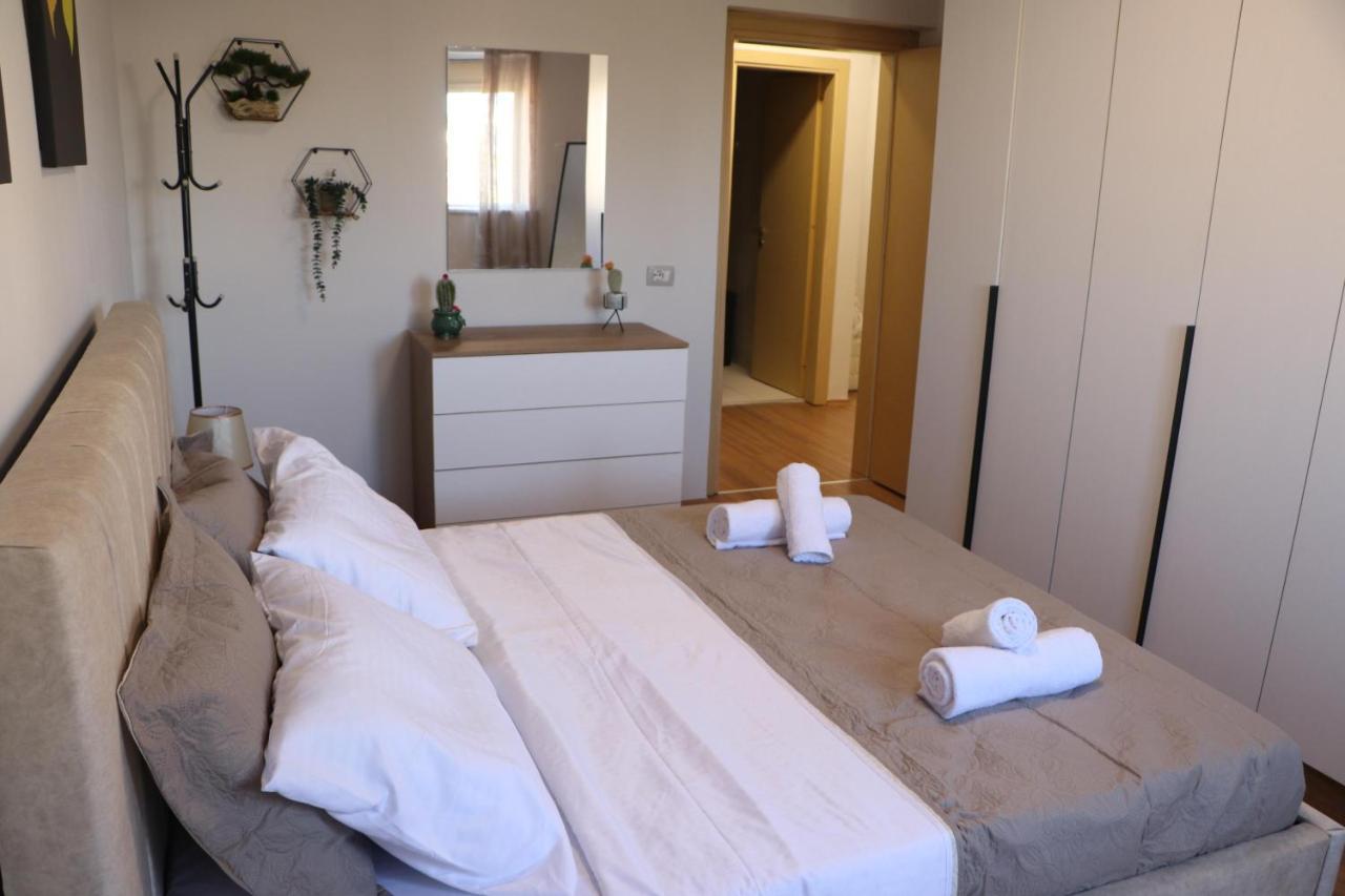 Pine Apartment Tiranë Ngoại thất bức ảnh