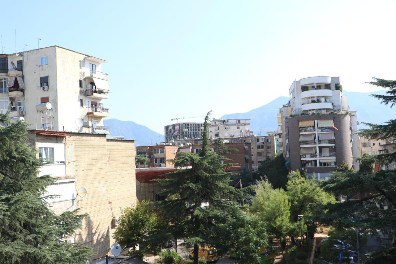 Pine Apartment Tiranë Ngoại thất bức ảnh
